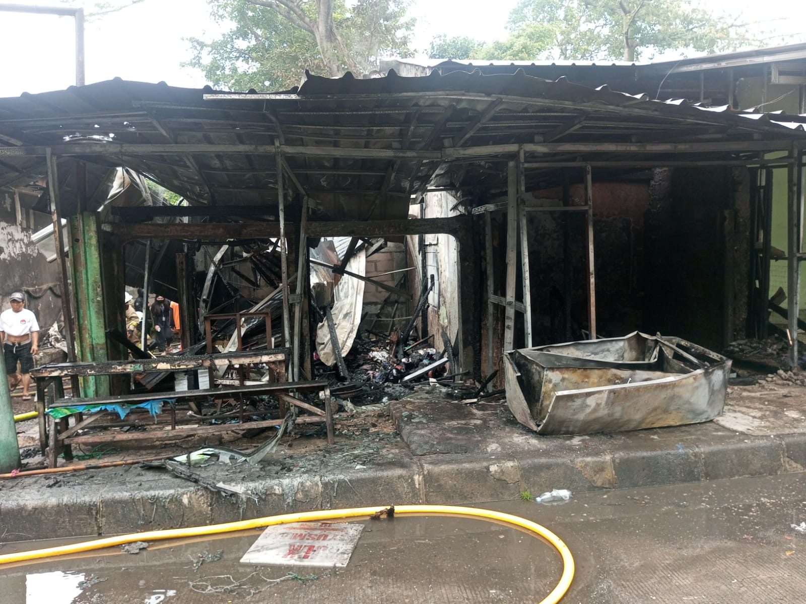 Akibat Kebocoran Gas, 6 Kios di Terminal Kampung Rambutan Hangus Terbakar