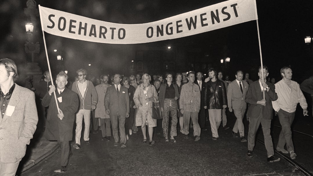 Demo anti-Soeharto di Amsterdam tahun 1970