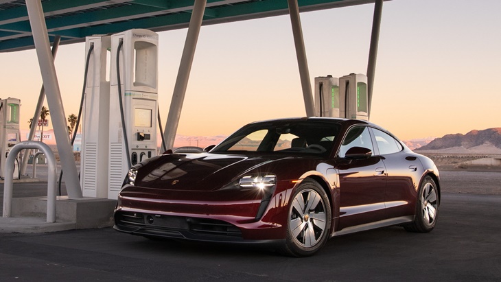 Porsche Taycan Sukses Pecahkan Guiness World Record