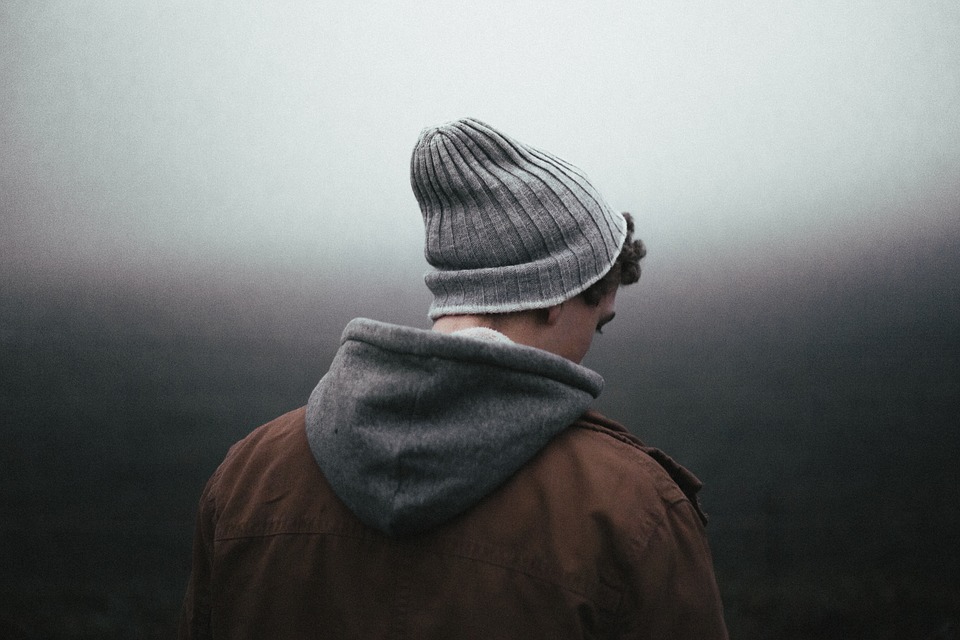 Pakaian santai dan jaket bisa kamu pakai (Sumber: Pixabay/Pexels)