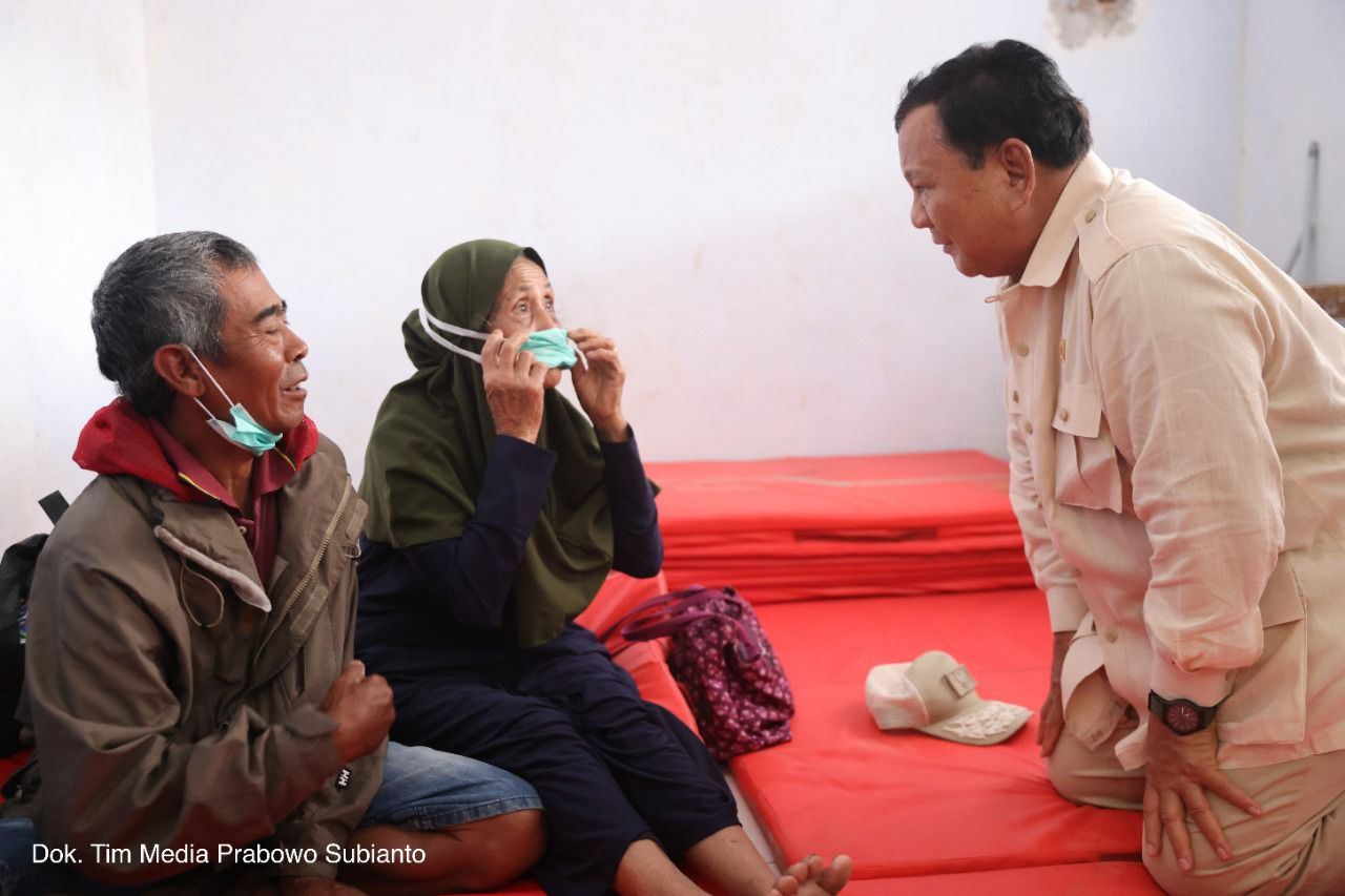 Prabowo Tengok Masyarakat Terdampak Erupsi Semeru