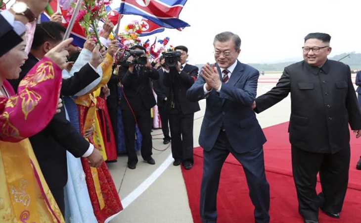 Presiden Korsel Moon Jae-in disambut Kim Jong Un