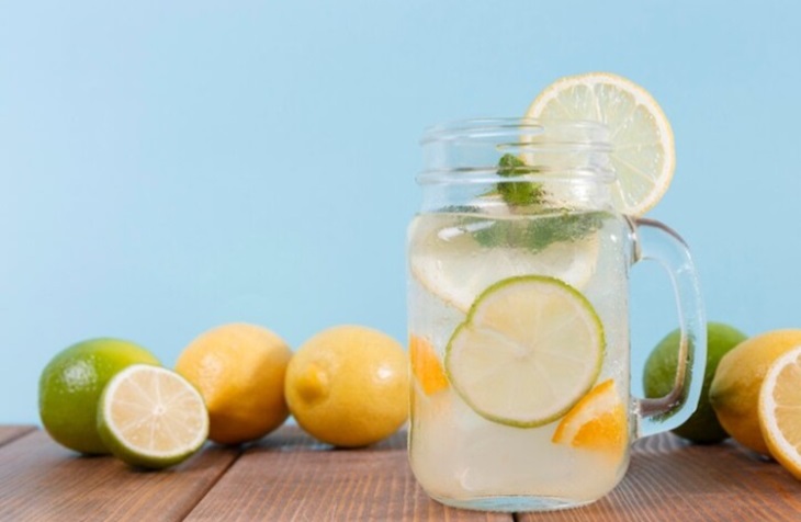 Diet ekstrem detoks lemon ini membuat tubuh kekurangan banyak nutrisi penting, seperti vitamin, mineral, protein, karbohidrat, lemak, dan serat. (Foto: Freepik/Freepik)