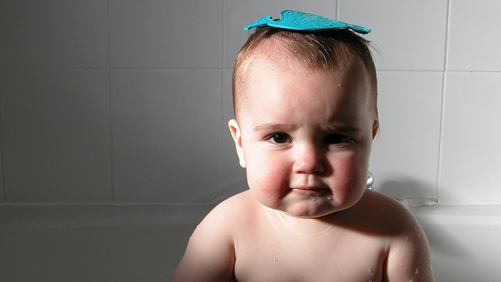 Bayi saat sedang mandi. (Foto: Pixabay/Scozzy)