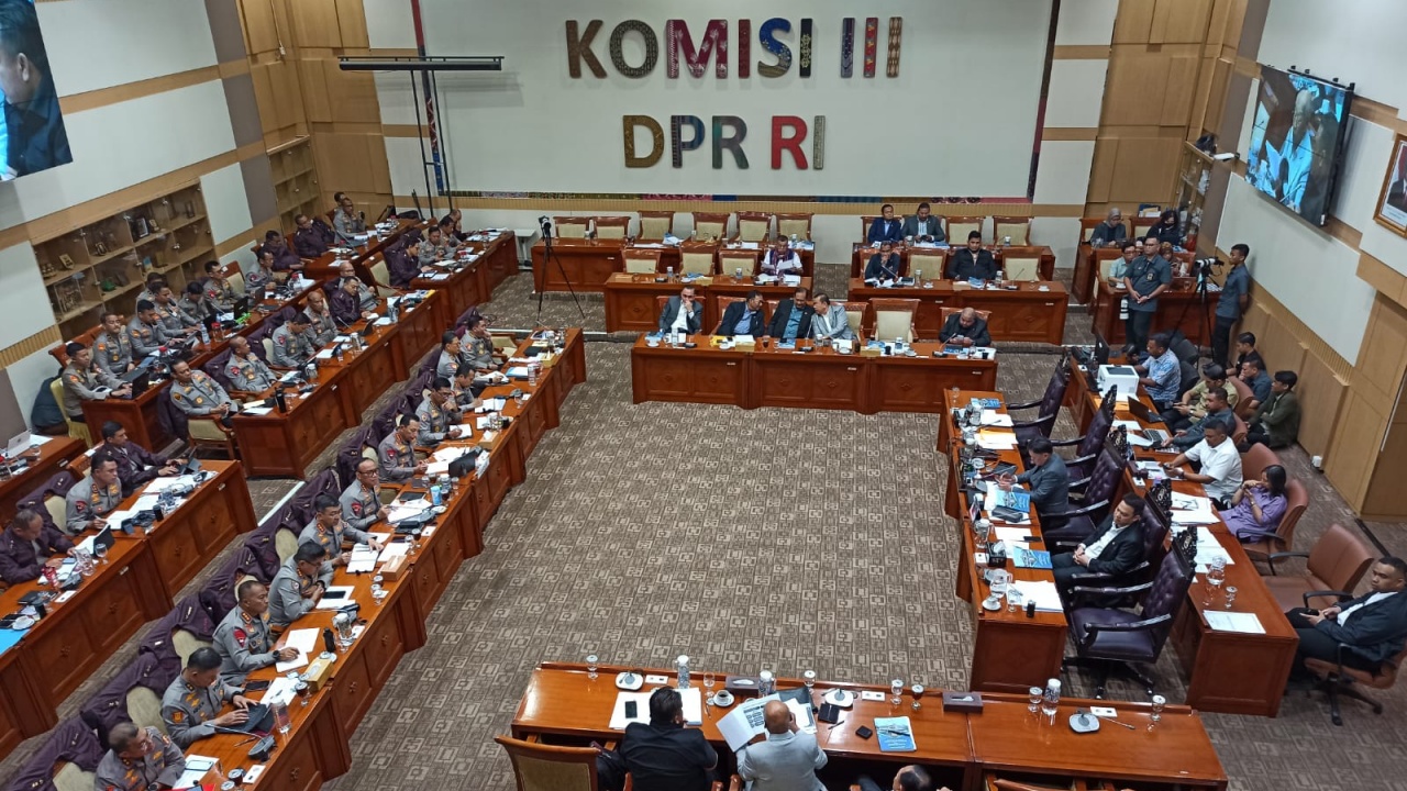 Rapat dengan DPR, Kapolri Jenderal Listyo Sigit: Polri di Bawah Presiden Paling Ideal Jaga Keamanan