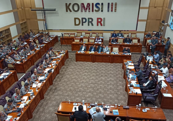 Tok! DPR Sahkan 8 Poin Reformasi Polri, Kedudukan Tetap di Bawah Presiden