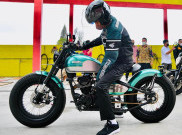 Patung Jokowi Naik Motor Custom Dibangun di Pintu Utama Sirkuit Mandalika