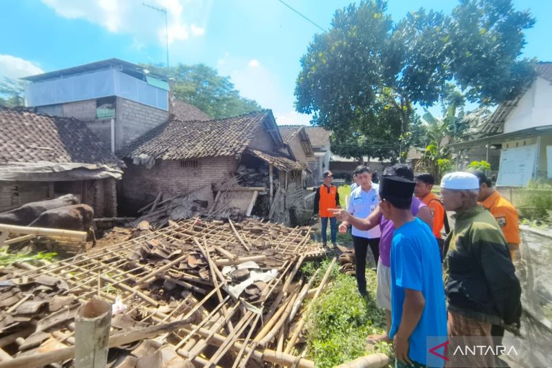 Bencana Angin Kencang Jember Tewaskan Warga, Sejumlah Bangunan Rusak