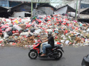 Sampah Menumpuk di Pasar Ciputat Tangsel Akibat Kasus Korupsi Pengelolaan Sampah