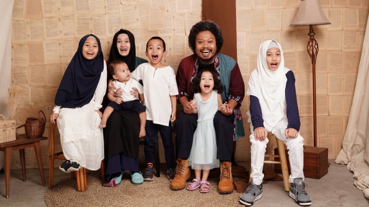 Pusakata Libatkan Keluarga untuk Single ‘Di Seberang Sana’