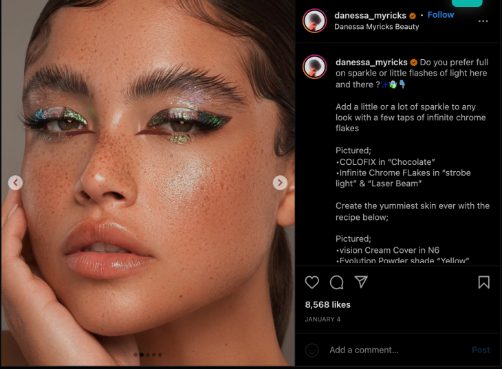 Brown and green eye make-up. (Foto