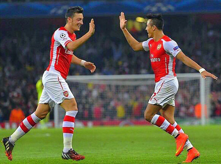 Ozil Bujuk Alexis Sanchez Bertahan di Arsenal
