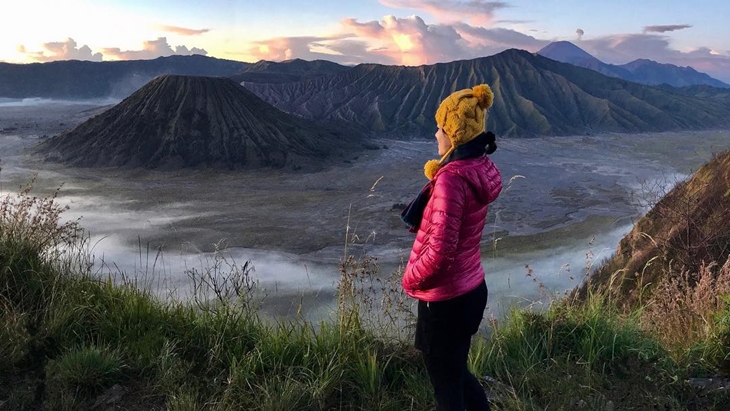Hal yang Harus Kalian Siapkan di Ponsel Saat Traveling