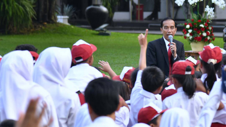 Memperingati Hari Buku Nasional, Jokowi Berdongeng di Istana