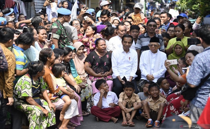 Presiden Jokowi dan Wapres KH Ma'ruf Amin bersama warga Jakarta