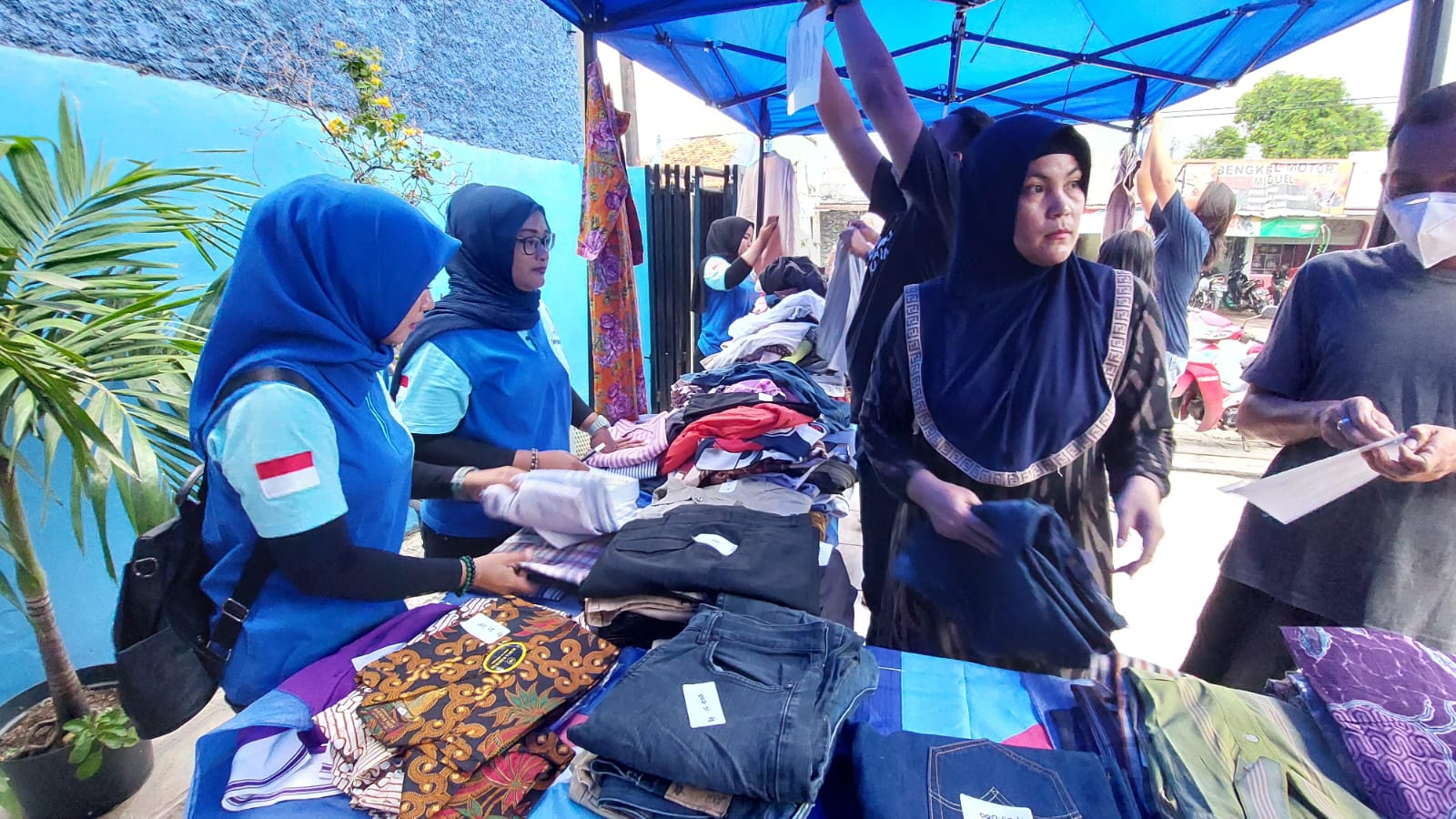 Demokrat DKI Gelar Bazar Baju Layak Pakai dengan Harga Murah