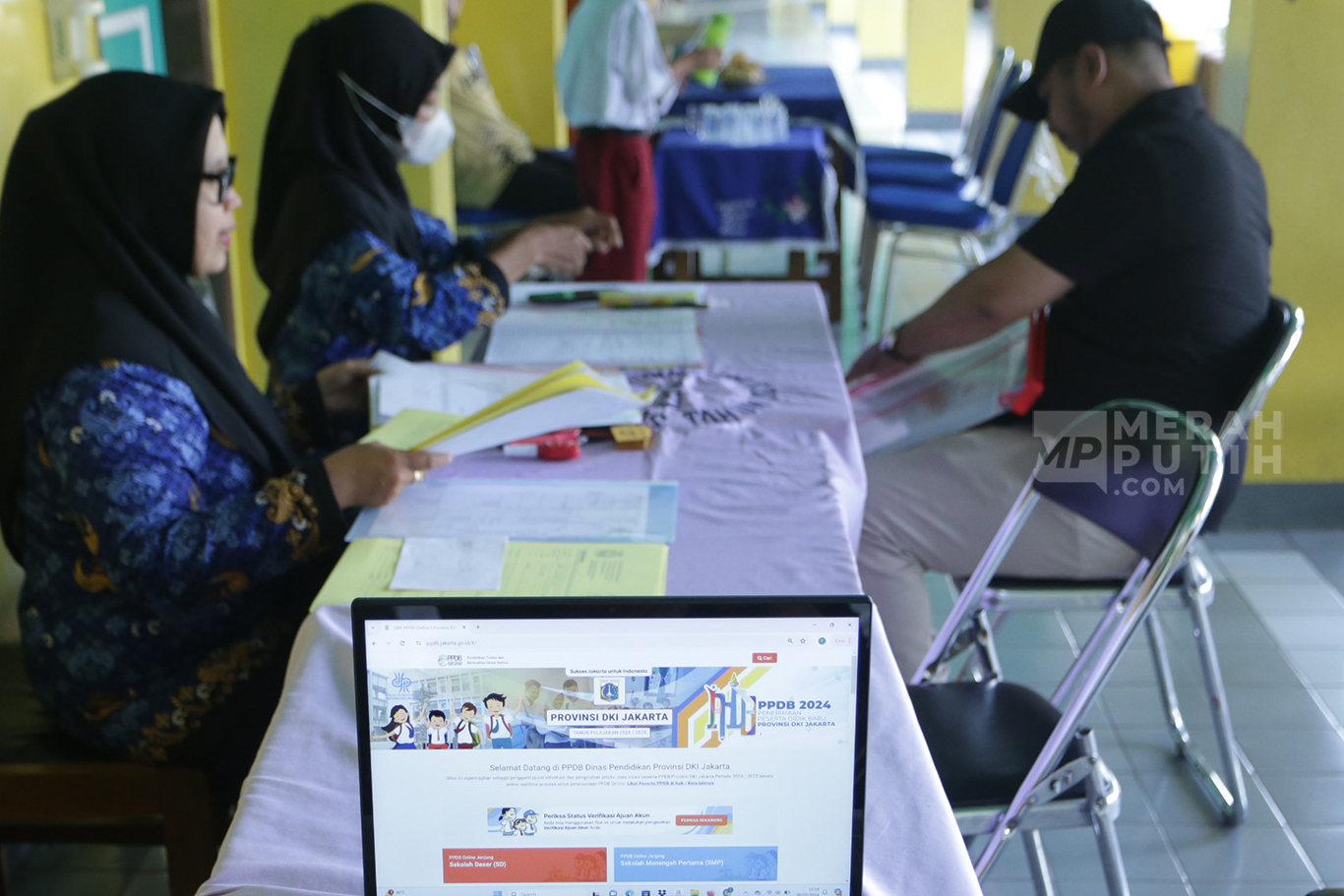 Pemprov DKI Diminta Beri Pendampingan ke Orang Tua CPDB yang Gaptek