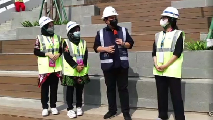 Tangkapan layar Menteri BUMN Erick Thohir bersama para finalis kaum muda peserta #GirlsTakeover di Sarinah,Jakarta, Selasa (28/9/2021). ANTARA/Instagram @kementerianbumn