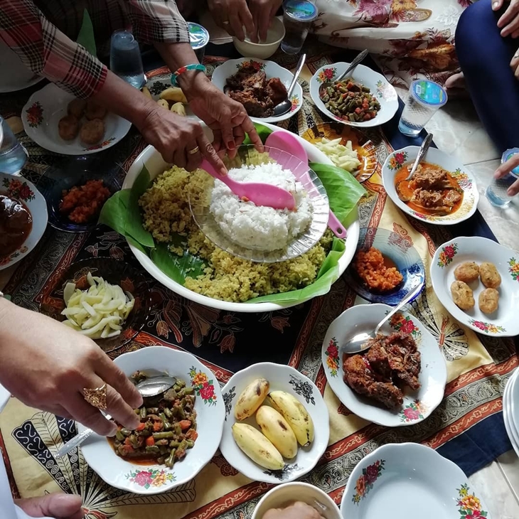 Tidak ada antrean dalam budaya ngidang. (Foto: instagram.com/dinamerani)