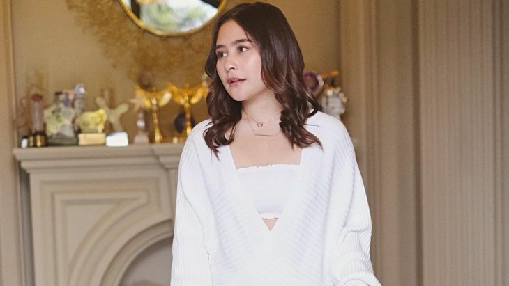 Prilly Latuconsina Dapat Tas Berbahan Kulit Apel