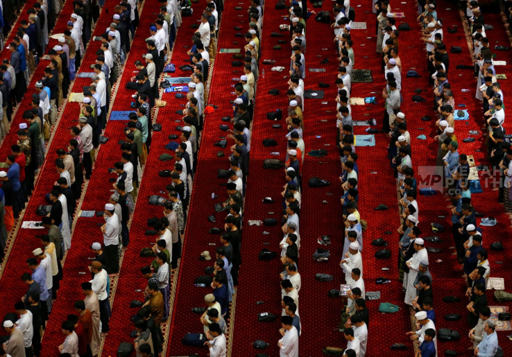 Terlewat Salat Tarawih, Apakah Bisa Diganti? Simak Penjelasan Ulama Syafi’i