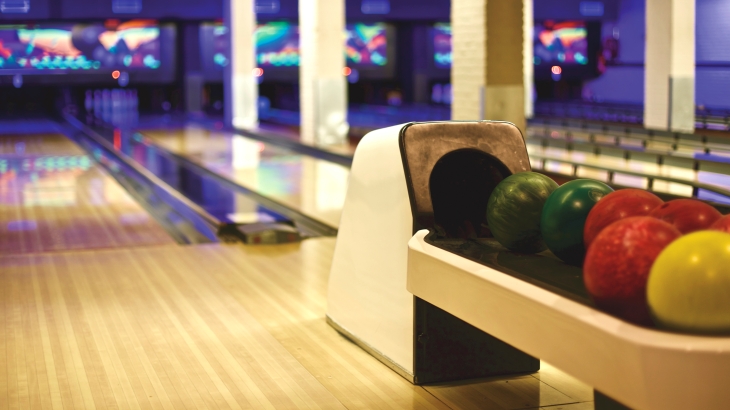 Bermain Bowling melatih kekuatan otot (Foto: Stocksnap)