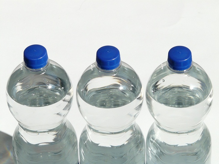 Air mineral kemasan. (Foto: Pixabay/Hans)