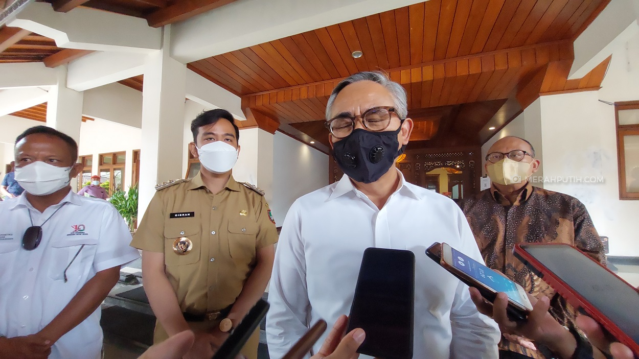 OJK Pusat Beri Kemudahan Kredit Kendaraan Listrik Bagi Daerah