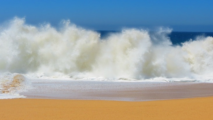 Gelombang tinggi di Samudera hindia (Pixabay/liezelzpineda)