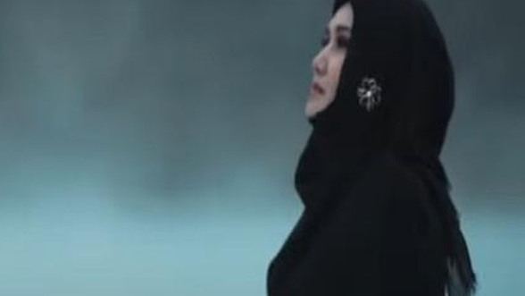 Lirik Lagu 'Akhir Sebuah Cerita' dari Evie Tamala, Kisah Cinta yang Berakhir karena Pengkhianatan