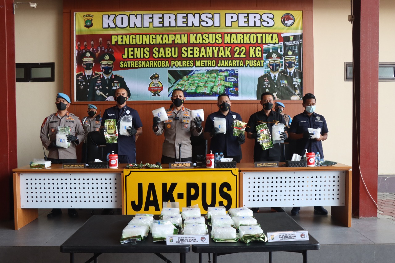 Kapolres Metro Jakarta Pusat Kombes Pol Komarudin merilis kasus pengungkapan sabu sebanyak 22 kg, Kamis (21/7). (Foto: MP/Joseph Kanugrahan)