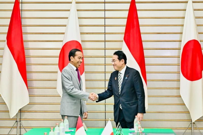 Jokowi Bahas Rantai Pasok Baterai Kendaraan listrik Dengan PM Kishida