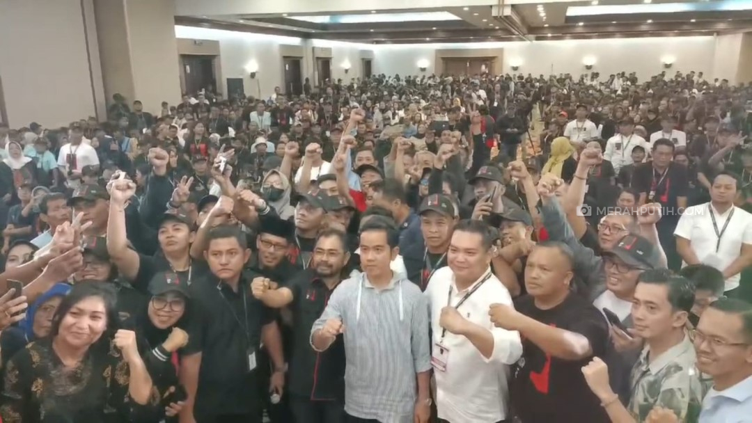 Di Hadapan Relawan Bolone Mase, Gibran Minta Adiknya Dikawal