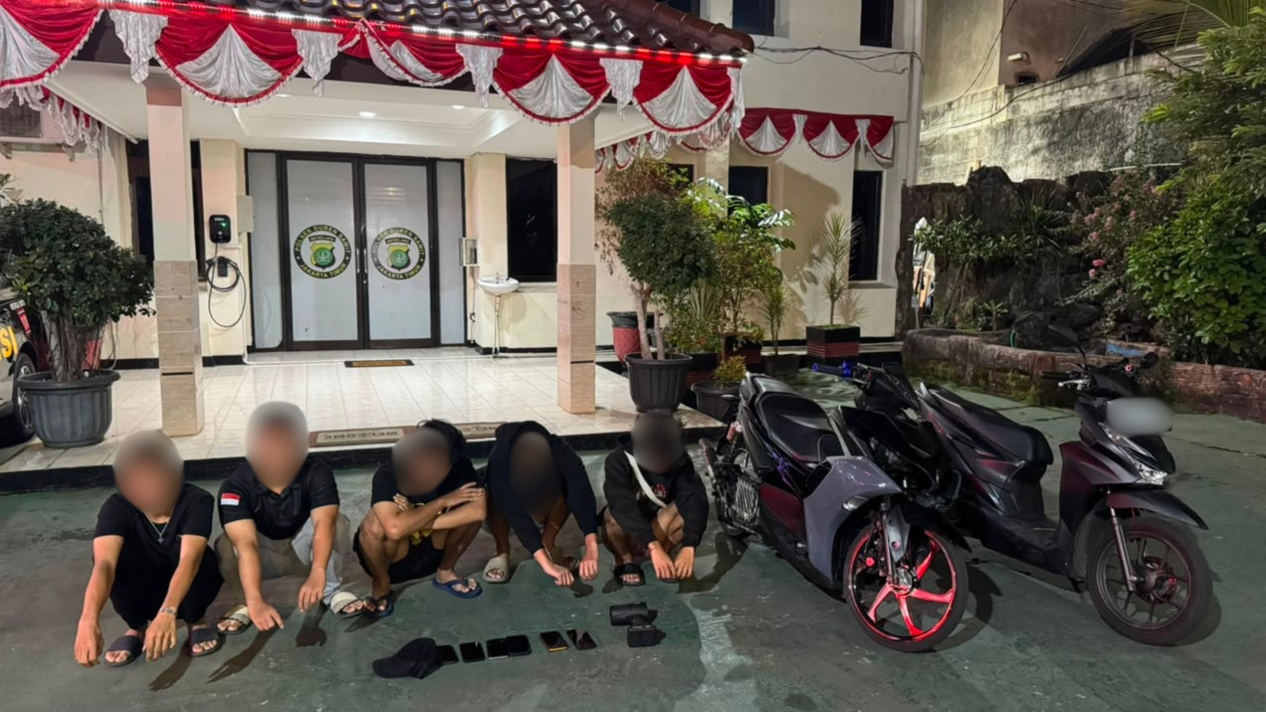 Brimob Polda Metro Jaya Tangkap Sejumlah Orang, Diduga Hendak Balap Liar di Duren Sawit, Jaktim