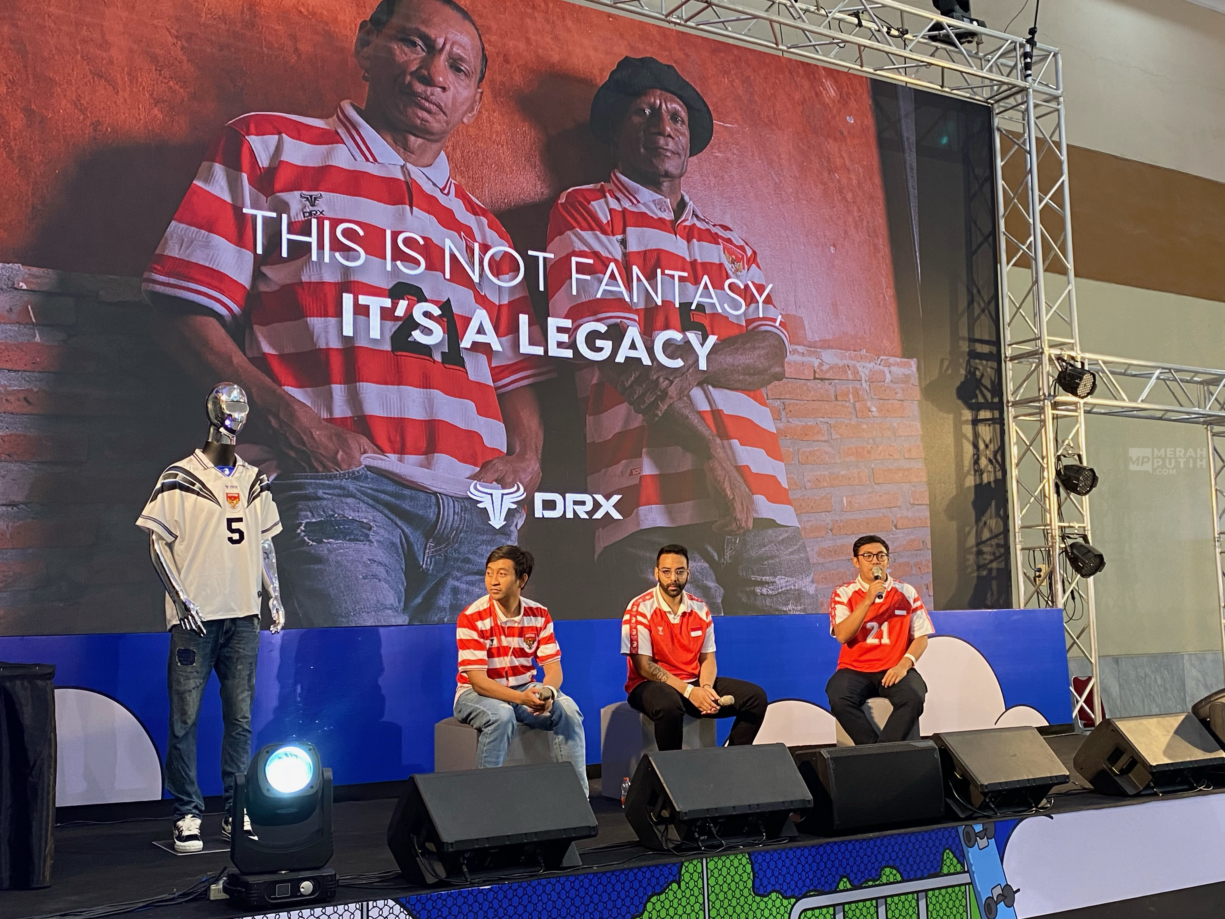 DRX Luncurkan Jersey Timnas Era 90-an Berteknologi Canggih
