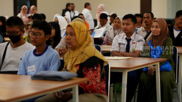 Hari Pertama Masa Pengenalan Lingkungan Sekolah Rakyat di SRMA 10 Jakarta 