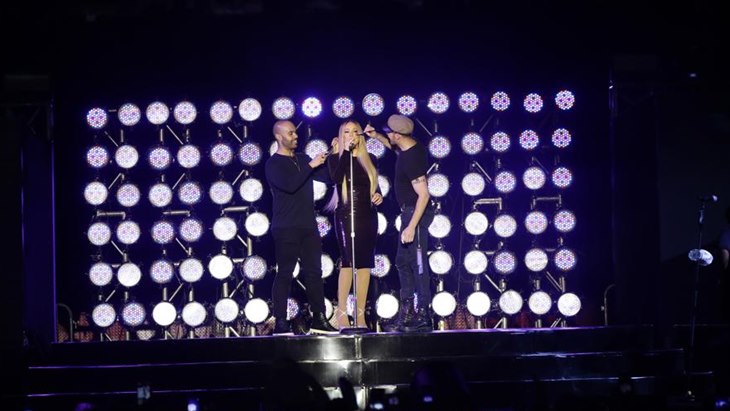 Mariah Carey Terpukau Kemegahan Candi Borobudur