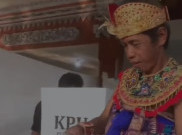 Pria Bali Viral Nyoblos Pakai Baju Tradisional Jayaprana di TPS, Siratkan Makna Cinta