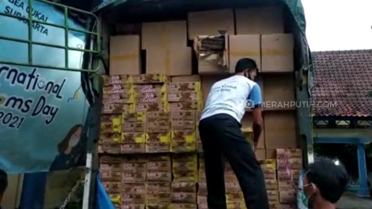 Kantor Bea Cukai Surakarta mengamankan sebanyak 1.632.000 batang rokok ilegal, Selasa (23/2). (MP/Ismail)