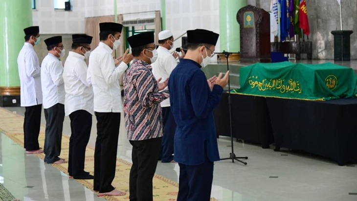 Presiden Jokowi Melayat ke Mendiang Artidjo Alkostar