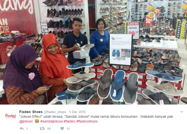 Sandal Biru Jokowi (Twitter @fladeo_shoes)
