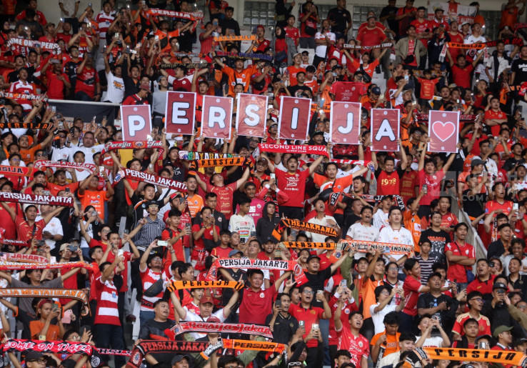 The Jakmania Rayakan Kemenangan Persija atas Persib di Stadion GBK Jakarta