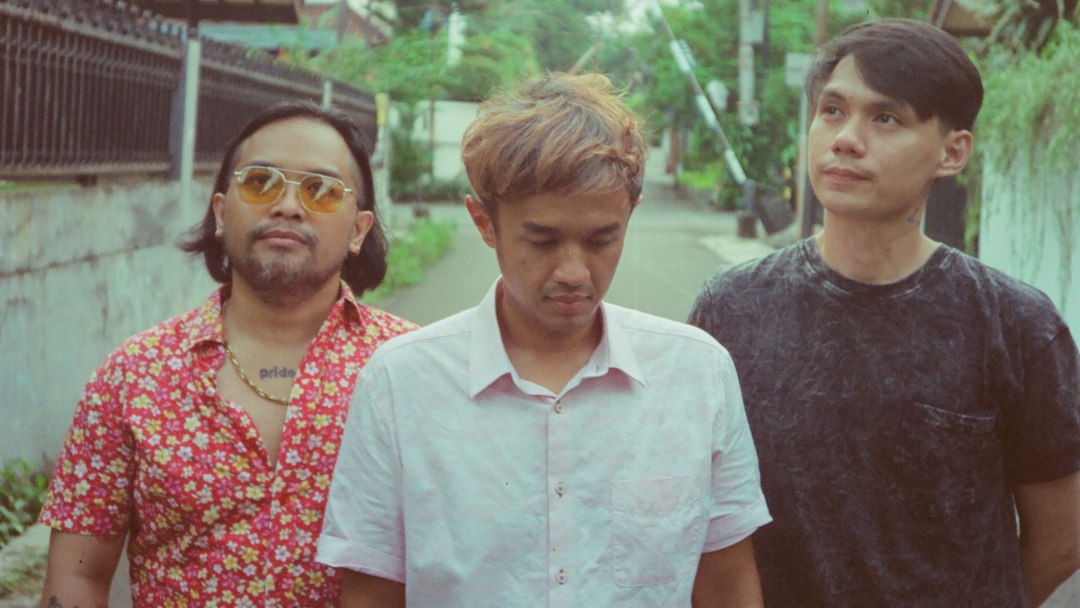 We Are Neurotic Kembali dengan 'Hyperservice'