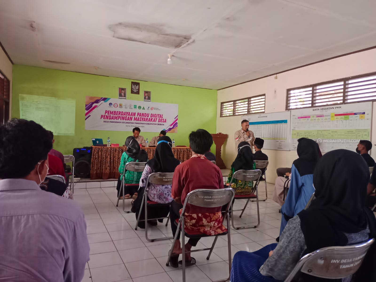 Warga 15 Desa di Kabupaten Cirebon Serentak Ikuti Literasi Digital