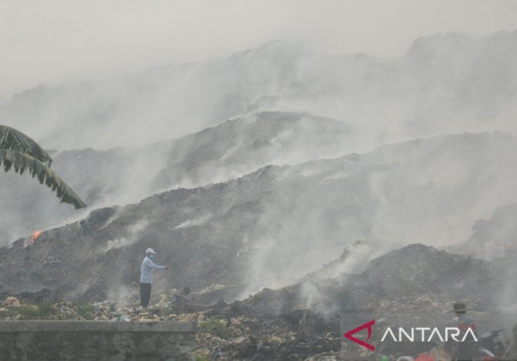 Kebakaran TPA Jatiwaringin Mauk Meluas Hingga 15 Hektare, Ratusan Warga Terkena ISPA