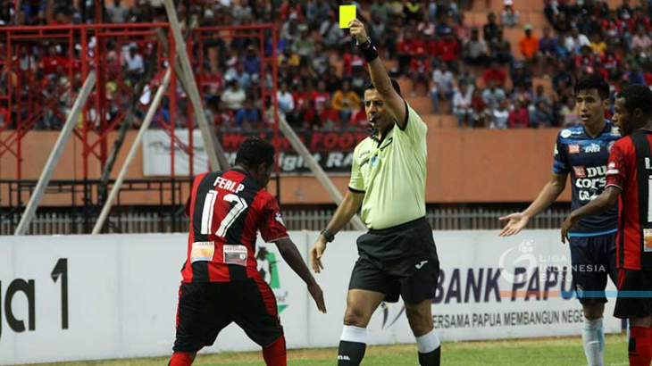 Empat Laga Krusial Liga 1 Dipimpin Wasit Asing