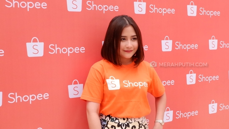 Gara-Gara Selena Gomez, Prilly Latuconsina Potong Pendek