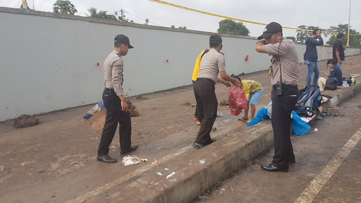 Menegangkan! Begini Detik-detik Evakuasi 2 Korban Runtuhnya Tembok Terowongan Bandara Soetta