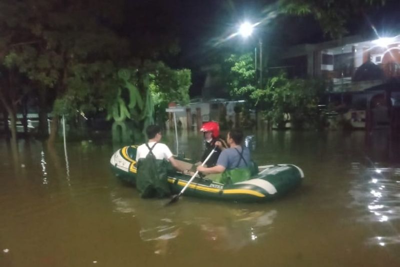 Banjir Landa 17 Titik di Kota Tangerang, Ketinggian Sampai 120 Sentimeter