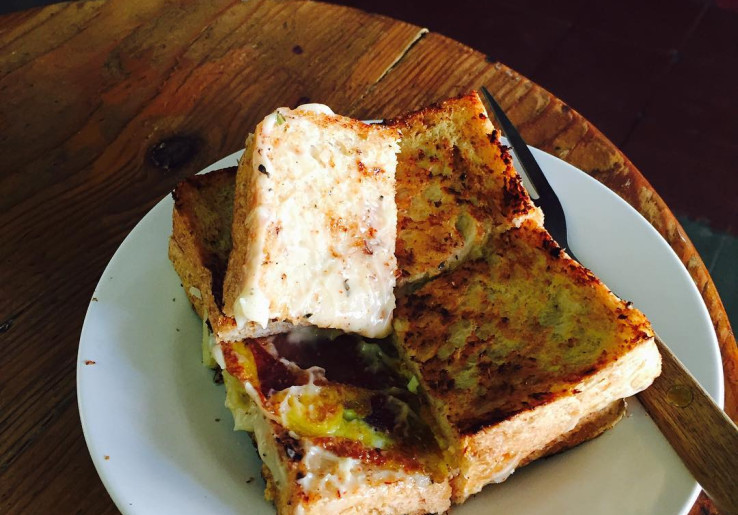 Lima Roti Legendaris Paling Eksis di Bandung
